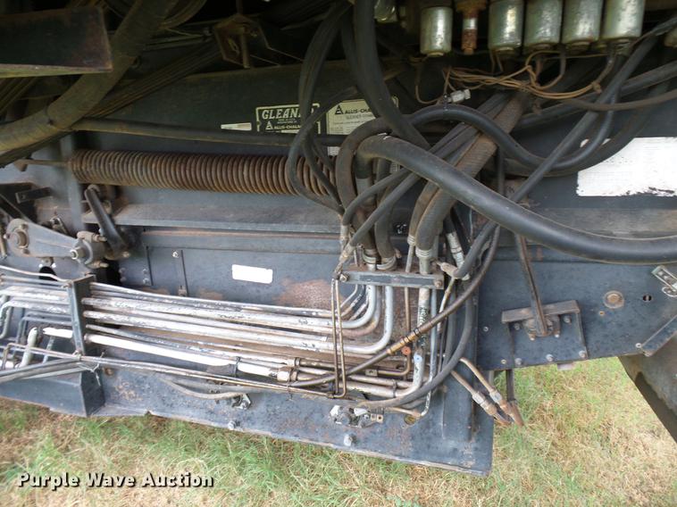 image for item DD8364 Gleaner N7 combine