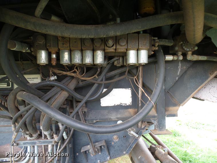 image for item DD8364 Gleaner N7 combine