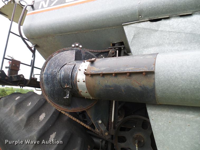 image for item DD8364 Gleaner N7 combine