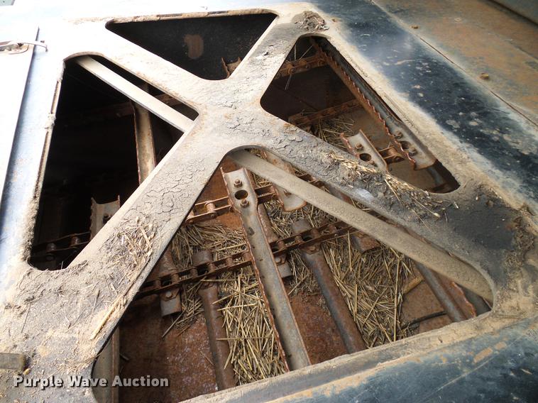 image for item DD8364 Gleaner N7 combine