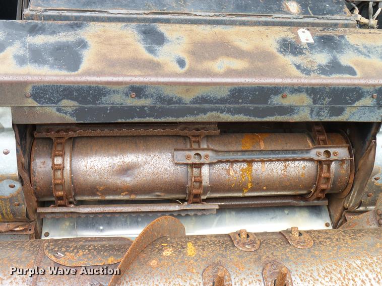 image for item DD8364 Gleaner N7 combine