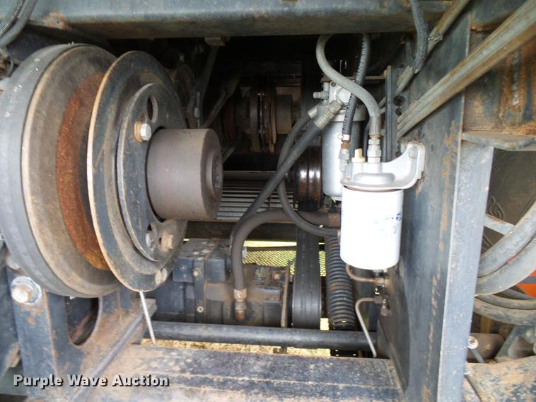 image for item DD8364 Gleaner N7 combine