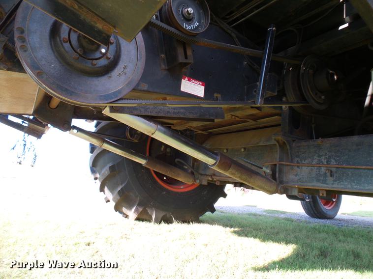 image for item DD8364 Gleaner N7 combine