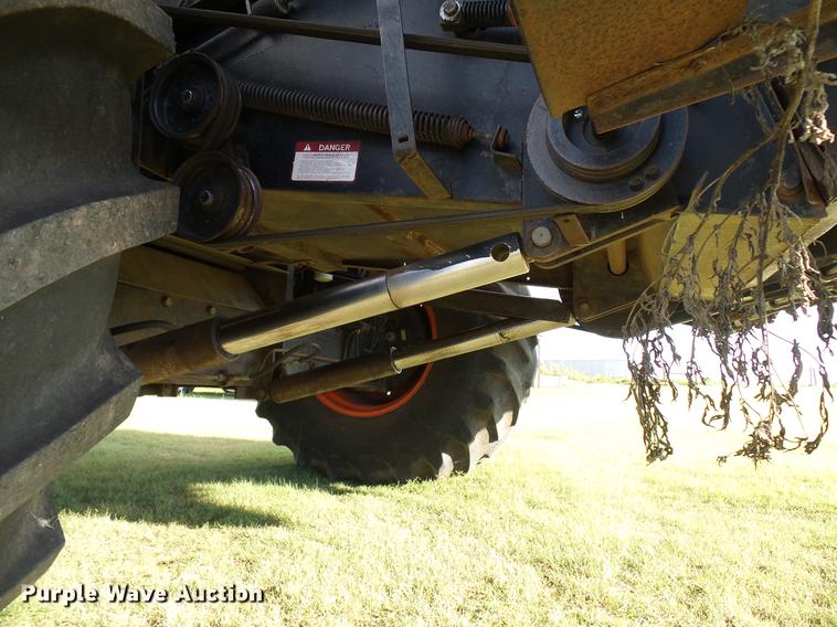 image for item DD8364 Gleaner N7 combine
