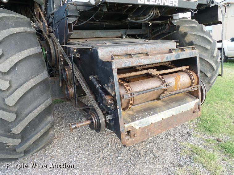 image for item DD8364 Gleaner N7 combine