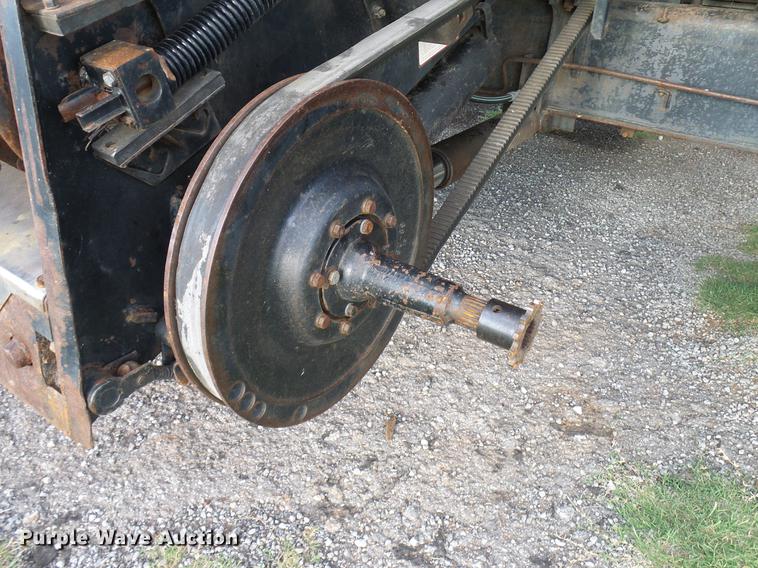 image for item DD8364 Gleaner N7 combine