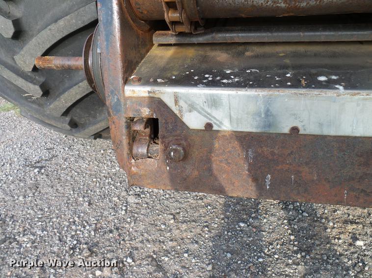 image for item DD8364 Gleaner N7 combine