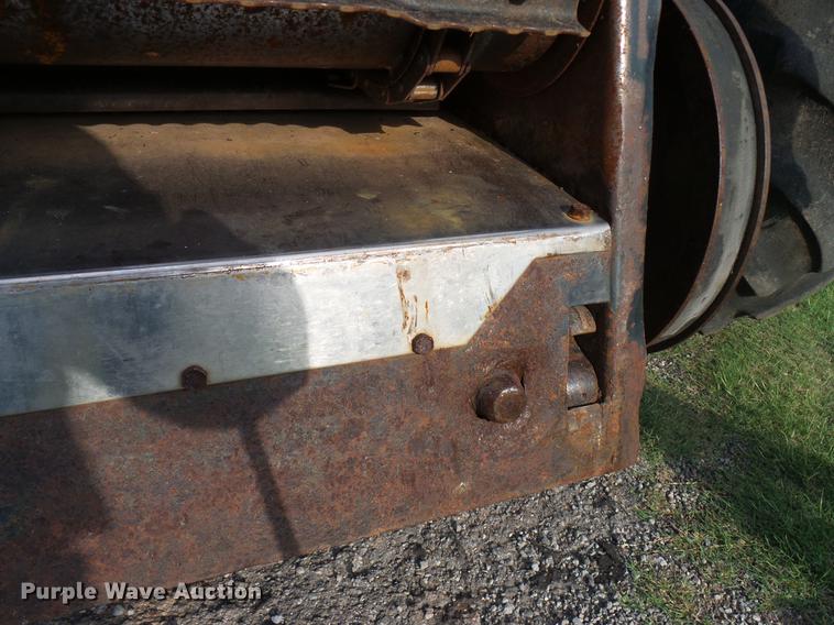 image for item DD8364 Gleaner N7 combine