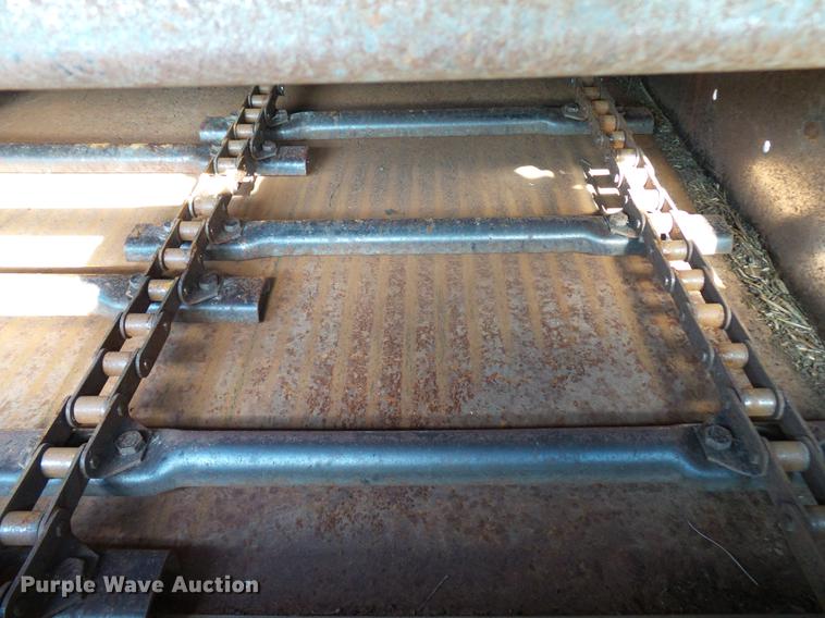 image for item DD8364 Gleaner N7 combine