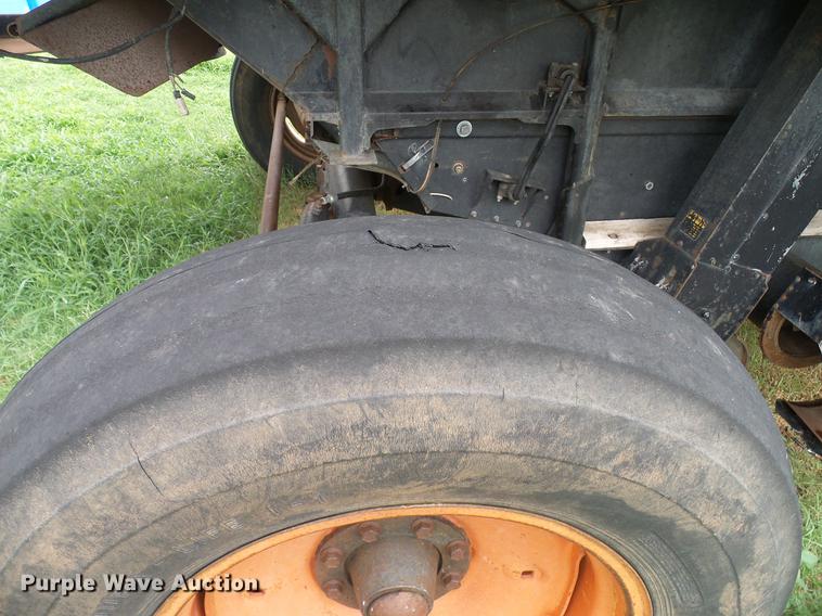 image for item DD8364 Gleaner N7 combine