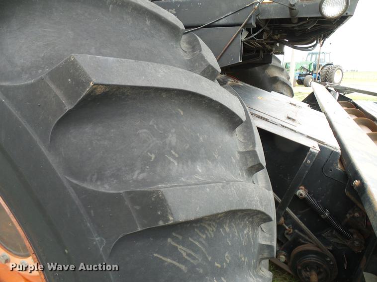 image for item DD8364 Gleaner N7 combine