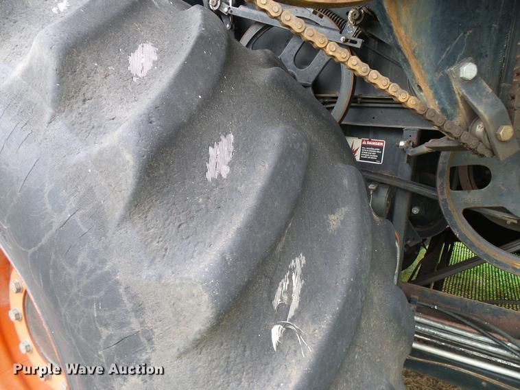 image for item DD8364 Gleaner N7 combine