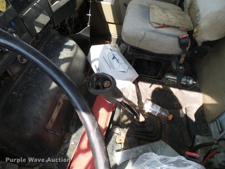 image for item DD8377 1991 International 8200 livestock truck