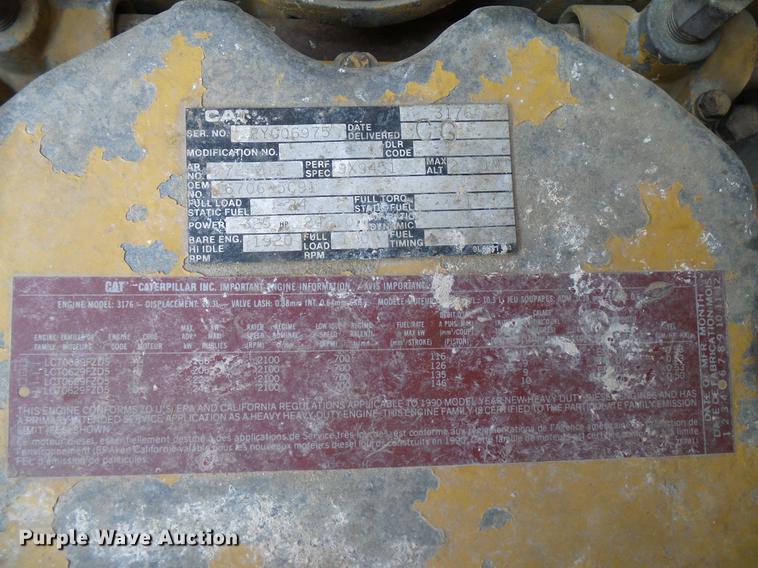 image for item DD8377 1991 International 8200 livestock truck