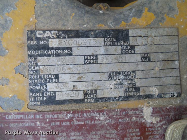 image for item DD8377 1991 International 8200 livestock truck