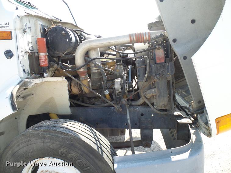 image for item DD8377 1991 International 8200 livestock truck