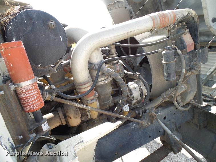 image for item DD8377 1991 International 8200 livestock truck