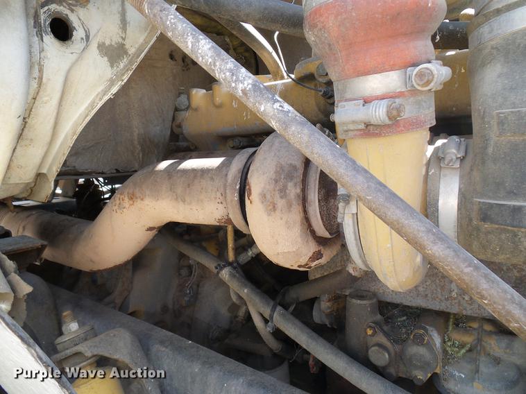 image for item DD8377 1991 International 8200 livestock truck