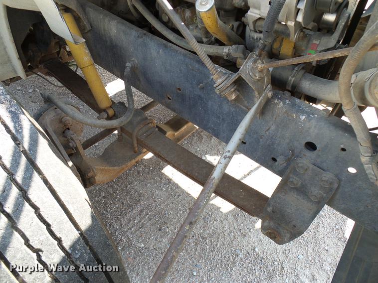 image for item DD8377 1991 International 8200 livestock truck