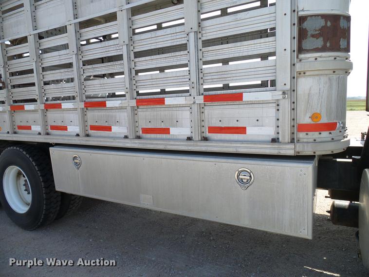 image for item DD8377 1991 International 8200 livestock truck