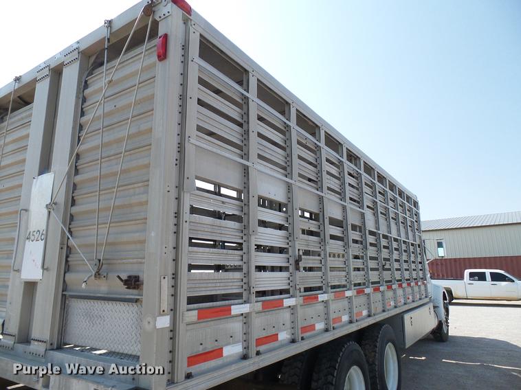 image for item DD8377 1991 International 8200 livestock truck