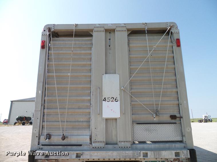 image for item DD8377 1991 International 8200 livestock truck
