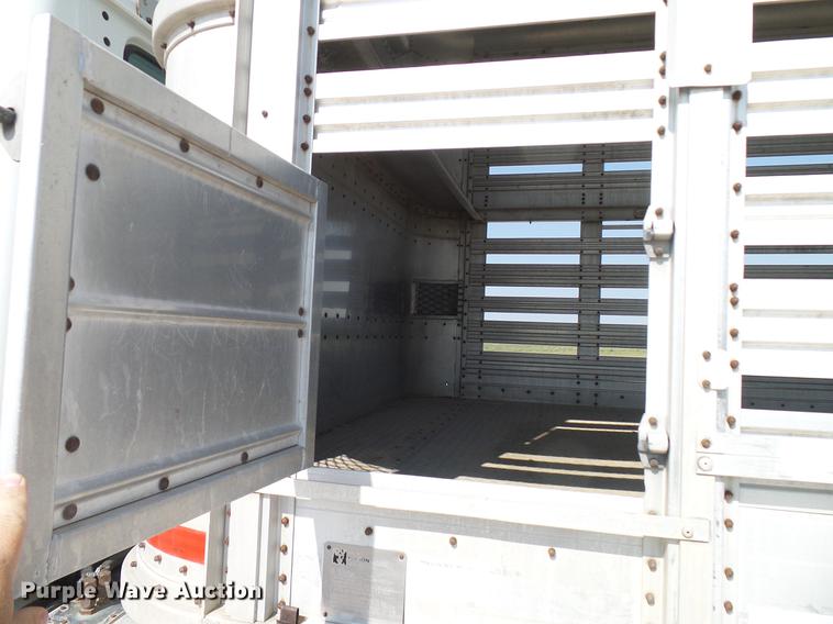 image for item DD8377 1991 International 8200 livestock truck