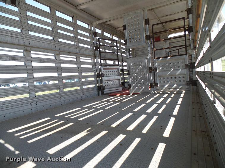 image for item DD8377 1991 International 8200 livestock truck