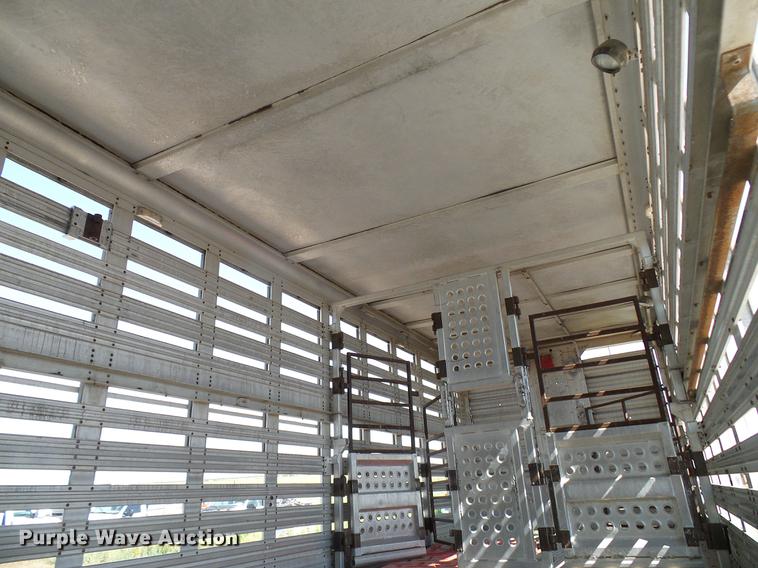 image for item DD8377 1991 International 8200 livestock truck