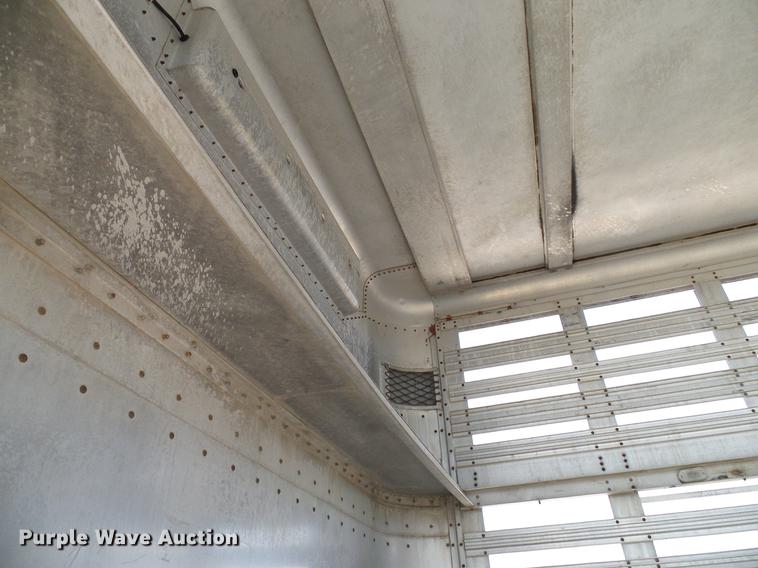 image for item DD8377 1991 International 8200 livestock truck