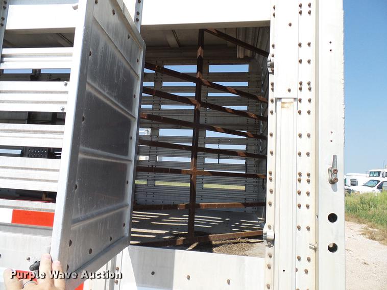 image for item DD8377 1991 International 8200 livestock truck