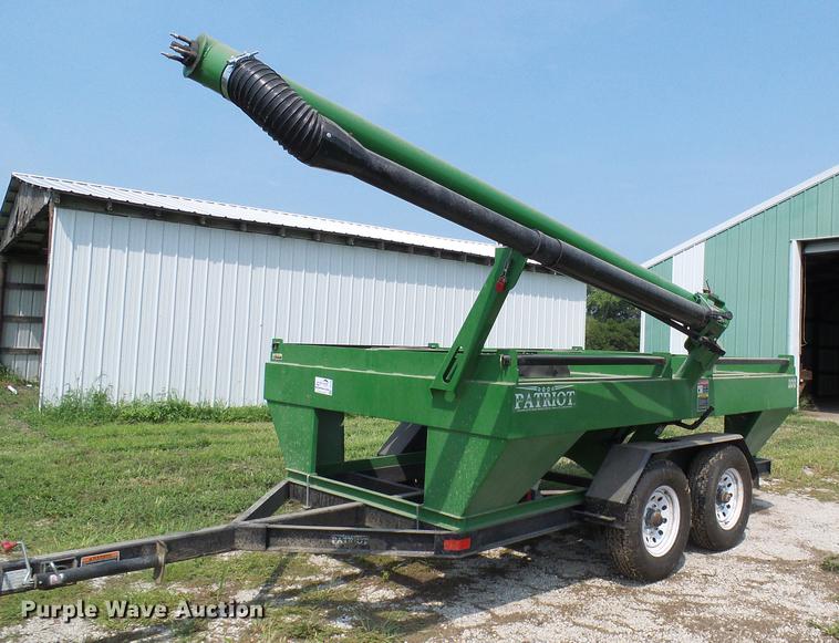 image for item DE5165 Patriot 200 seed tender trailer