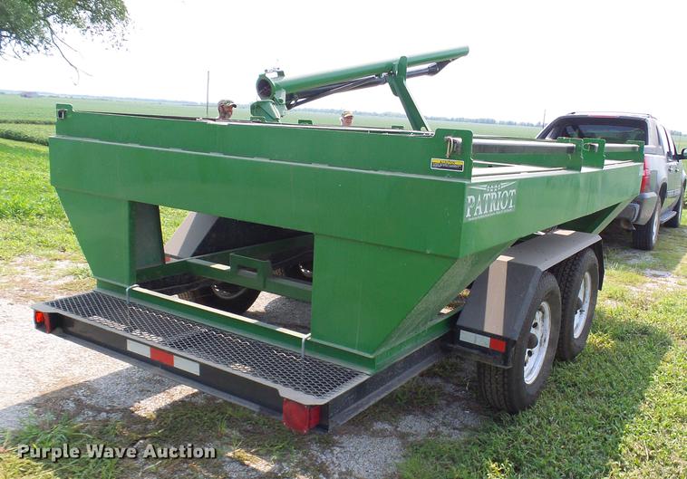 image for item DE5165 Patriot 200 seed tender trailer