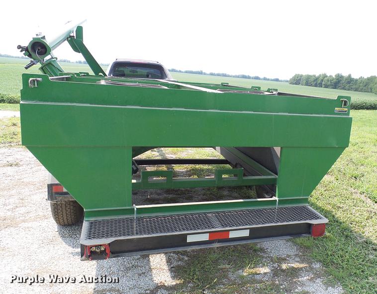 image for item DE5165 Patriot 200 seed tender trailer
