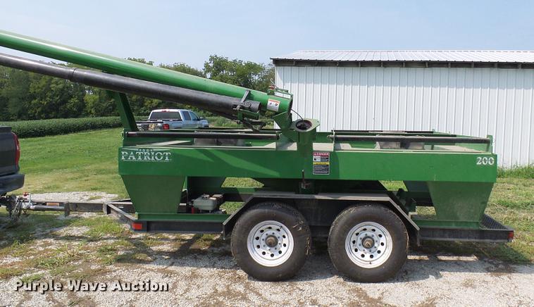 image for item DE5165 Patriot 200 seed tender trailer