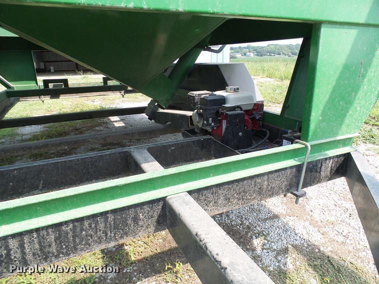 image for item DE5165 Patriot 200 seed tender trailer