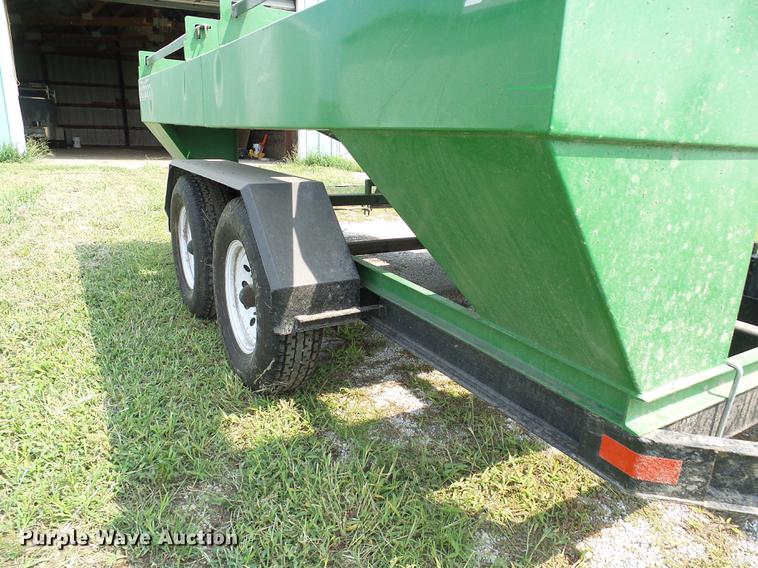 image for item DE5165 Patriot 200 seed tender trailer