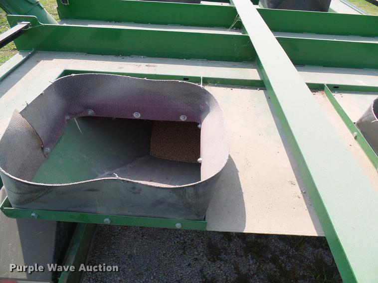 image for item DE5165 Patriot 200 seed tender trailer