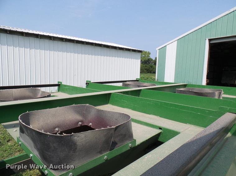 image for item DE5165 Patriot 200 seed tender trailer