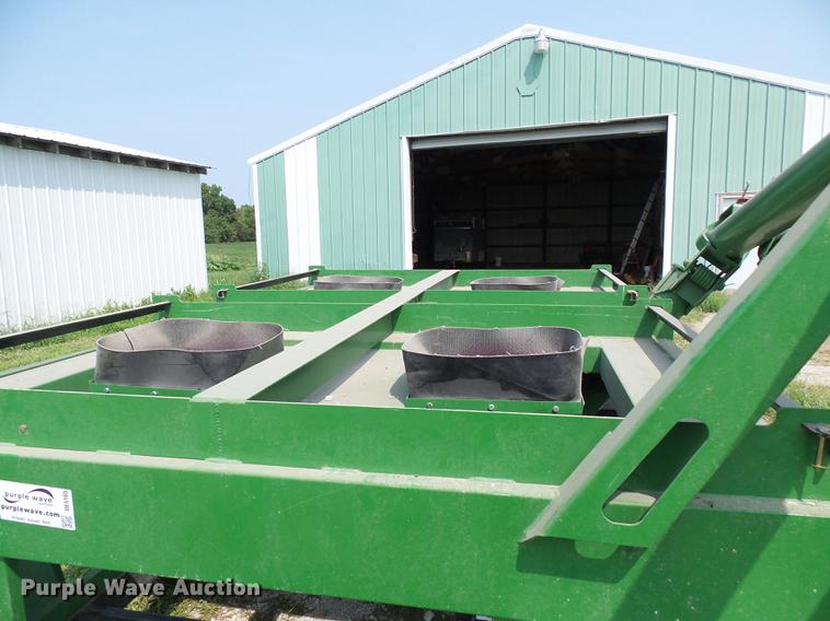 image for item DE5165 Patriot 200 seed tender trailer