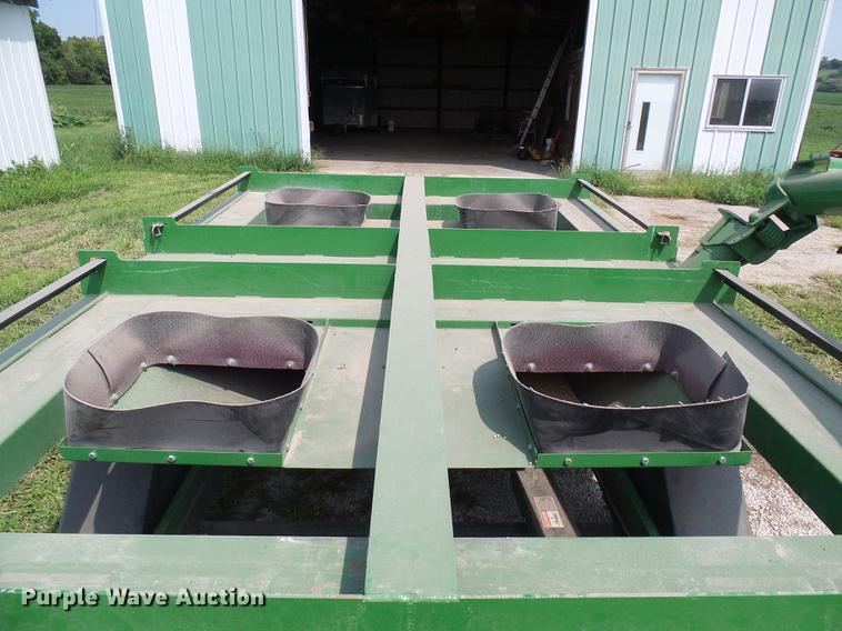 image for item DE5165 Patriot 200 seed tender trailer