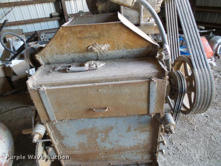 image for item DE5203 Roskamp Mfg roller mill