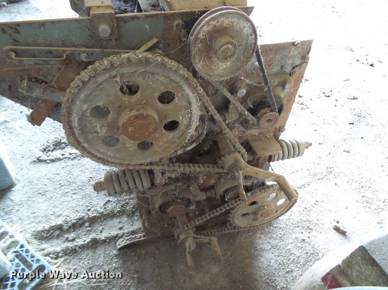 image for item DE5203 Roskamp Mfg roller mill