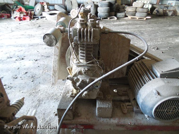 image for item DE5203 Roskamp Mfg roller mill