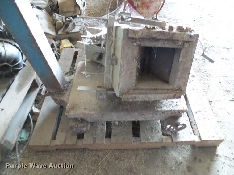 image for item DE5203 Roskamp Mfg roller mill