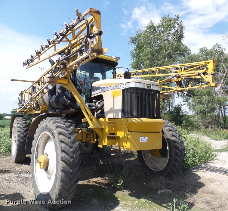 image for item DE5204 2005 Ag-Chem RoGator 1264C sprayer