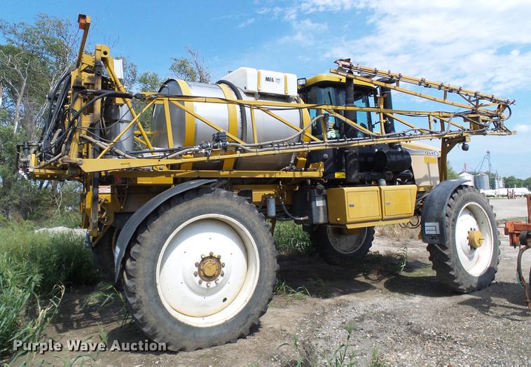 image for item DE5204 2005 Ag-Chem RoGator 1264C sprayer