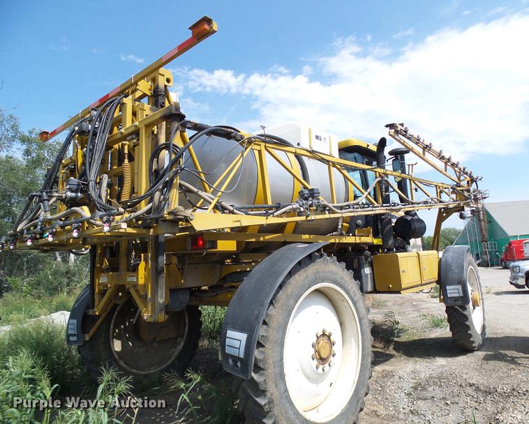 image for item DE5204 2005 Ag-Chem RoGator 1264C sprayer