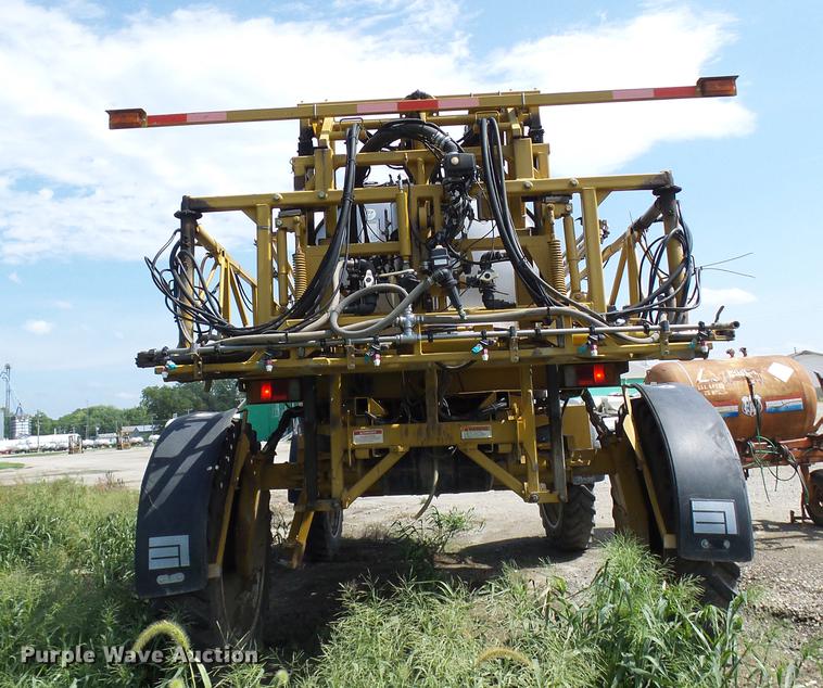 image for item DE5204 2005 Ag-Chem RoGator 1264C sprayer