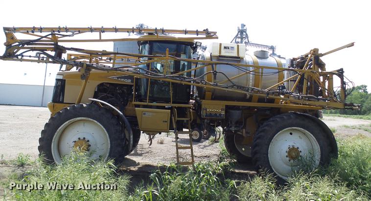 image for item DE5204 2005 Ag-Chem RoGator 1264C sprayer